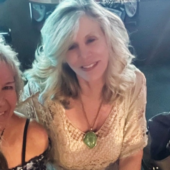 Meet your Posher, Aerin Michelle & Stacy - Picture 5 of 13